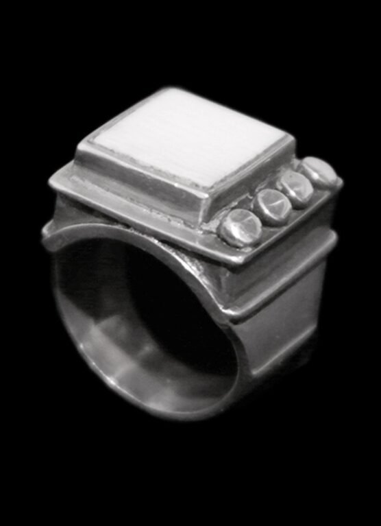 Anillo con marfil