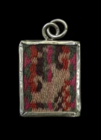 318 Colgante con tejido antiguo