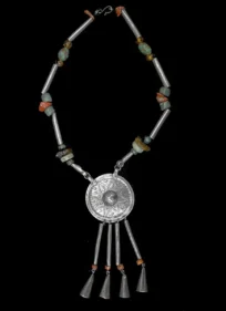 323 Collar estilo araucano