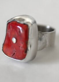 126 Anillo de plata con coral bamboo