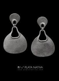 587 Aros pampa medianos