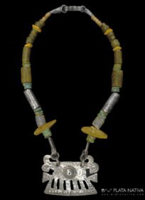 collar con centro mapuche