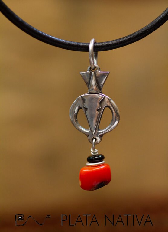 Pequeño colgante con coral bamboo