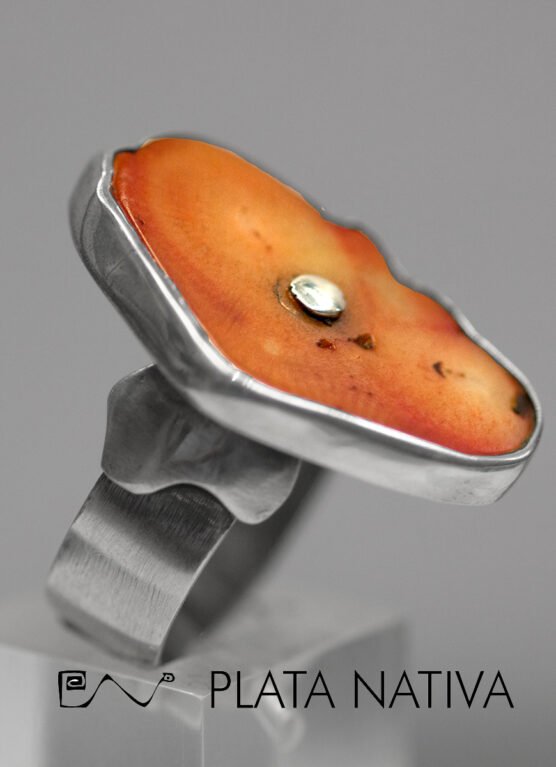 anillo con coral bambú