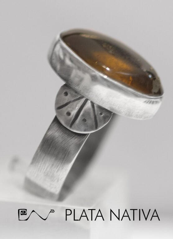 anillo con ambar