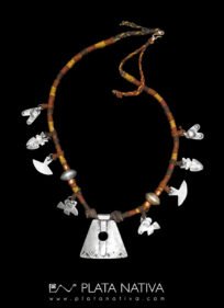 565 Collar textil y plata