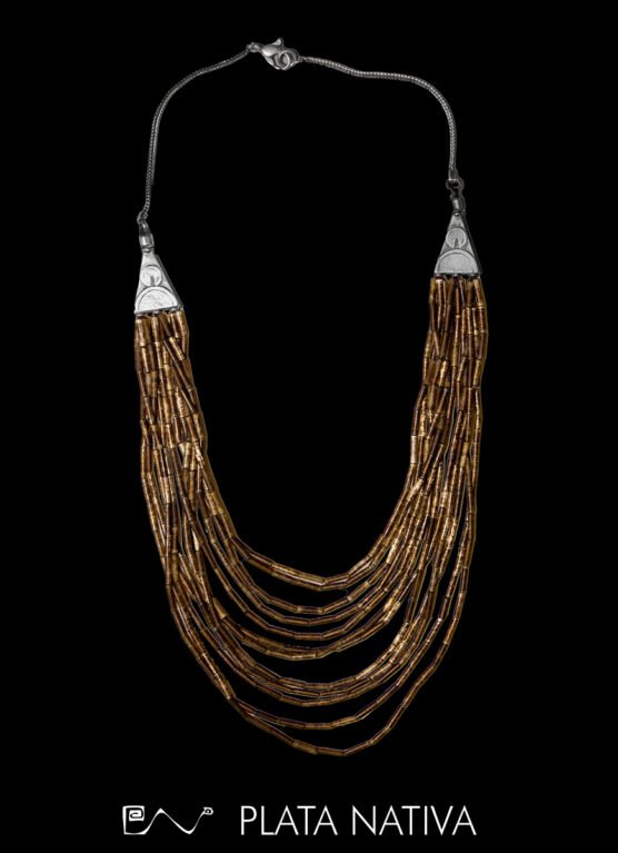 collar de canutillos