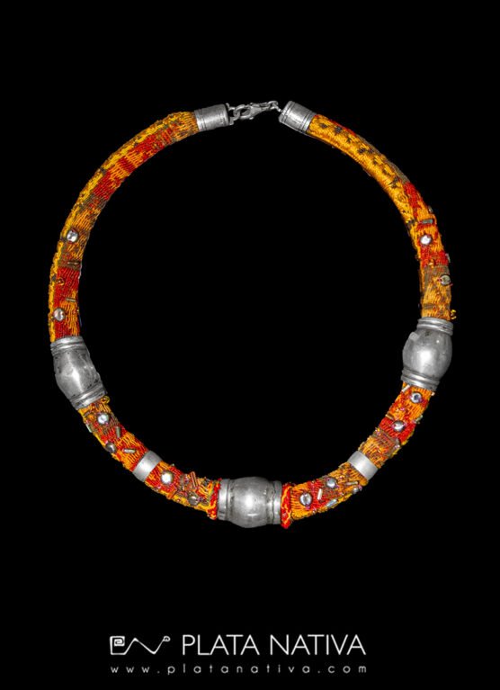 580 Collar de tejido antiguo
