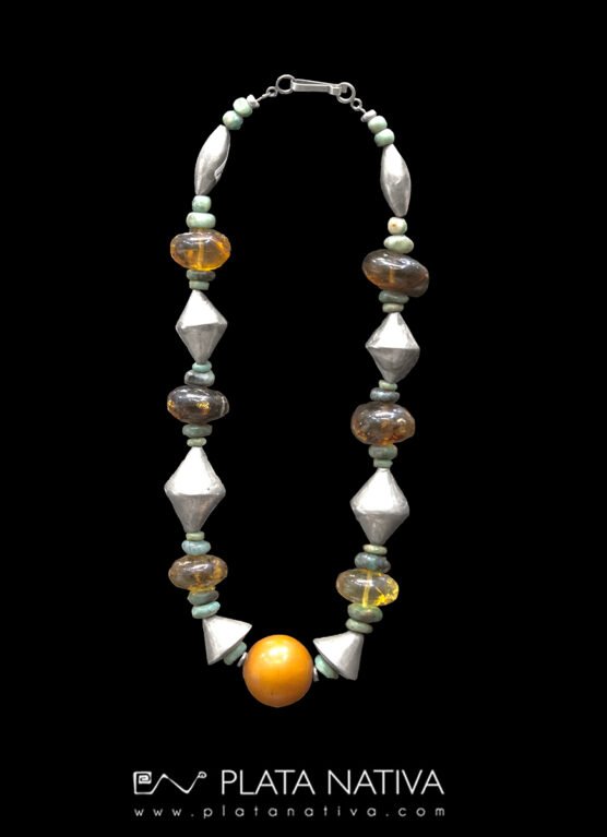 collar con ambar