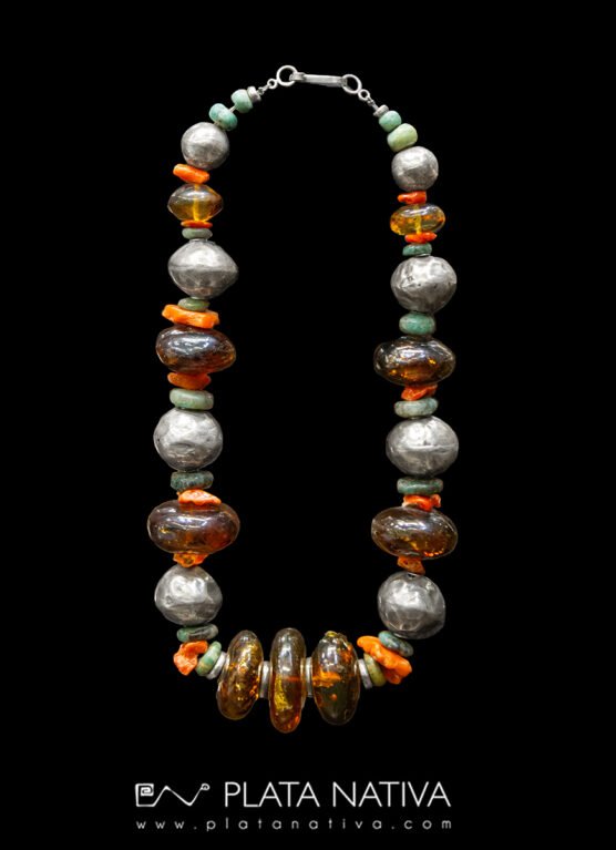 collar con ambar