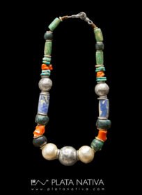 collar con perlas de algodón