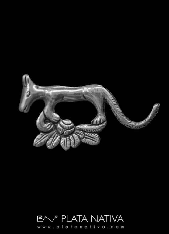82 Broche