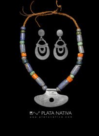 902 Collar con centro de plata