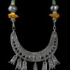 193 Collar con centro de ambar y plata.