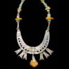 193 Collar con centro de ambar y plata.