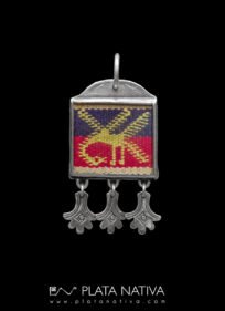 628 Colgante con textil