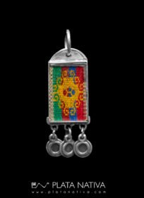 Colgante de plata con textil antiguo