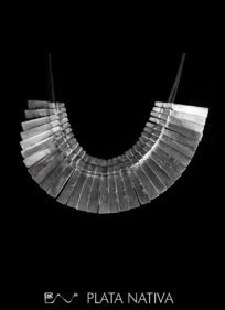 collar nefertitis