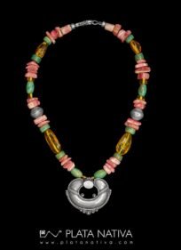 724 Collar con centro de plata