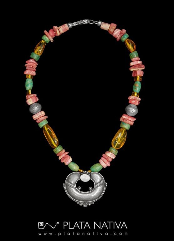 724 Collar con centro de plata