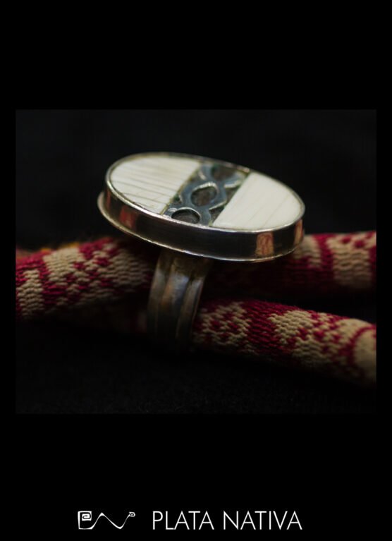 anillo con marfil