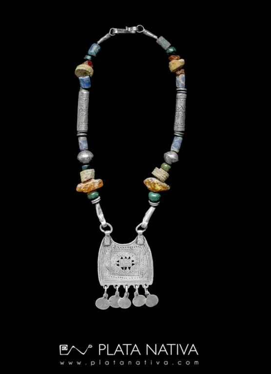 079 Collar con centro mapuche y piedras - Imagen 4