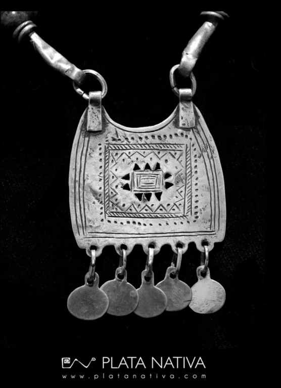 079 Collar con centro mapuche y piedras - Imagen 3