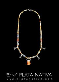 collar con campanitas