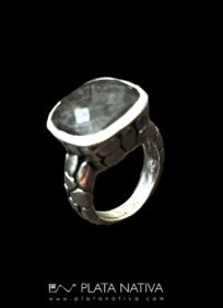 Anillo de plata y piedra facetada=?