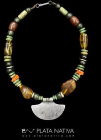 Collar con centro mapuche, ambar, jade, serpentina,cuentas de plata